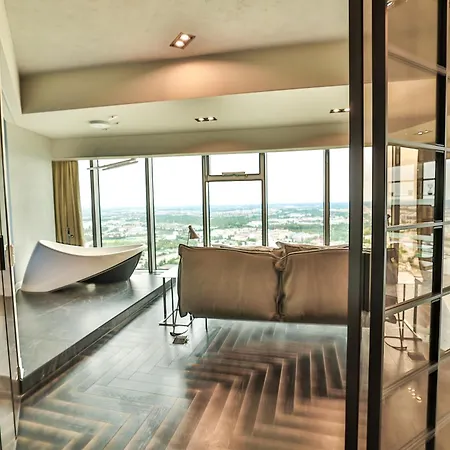 Sky Tower Prywatne Aparthotel 4*